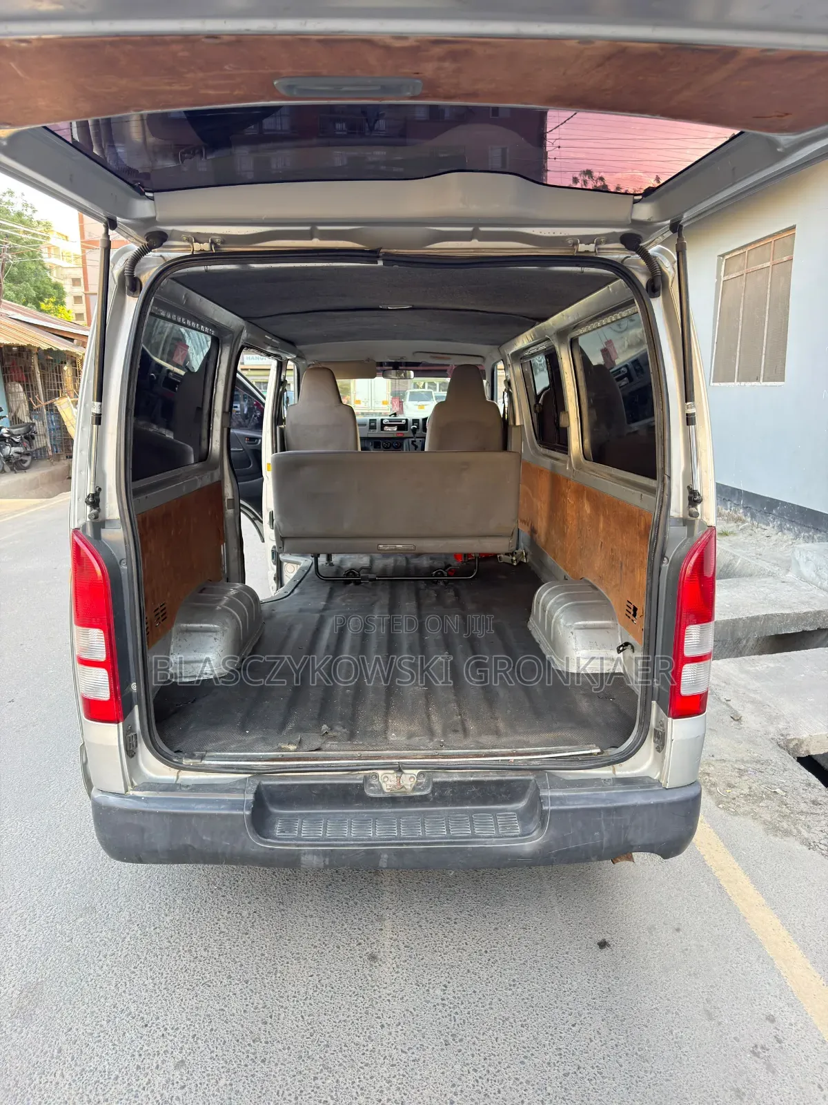 Toyota Quantum 2006 White