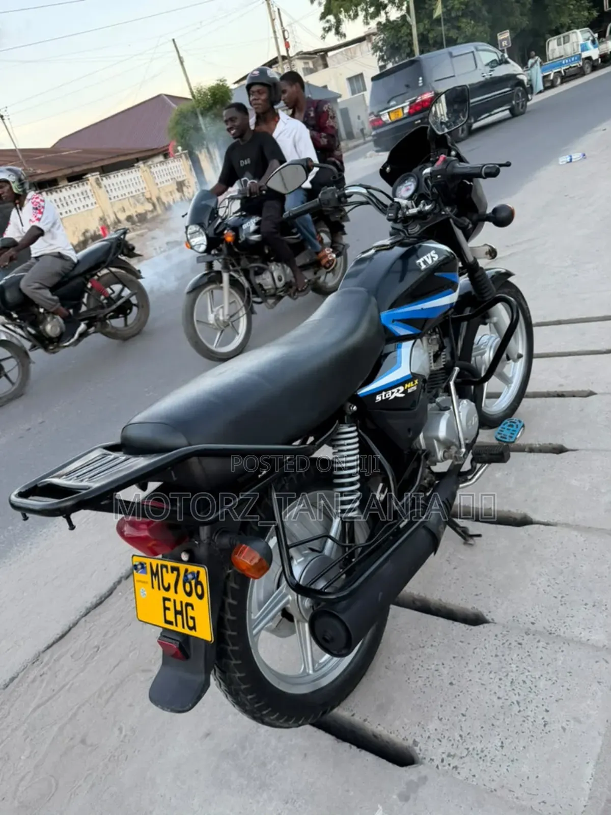 TVS HLX 125 2024 Black