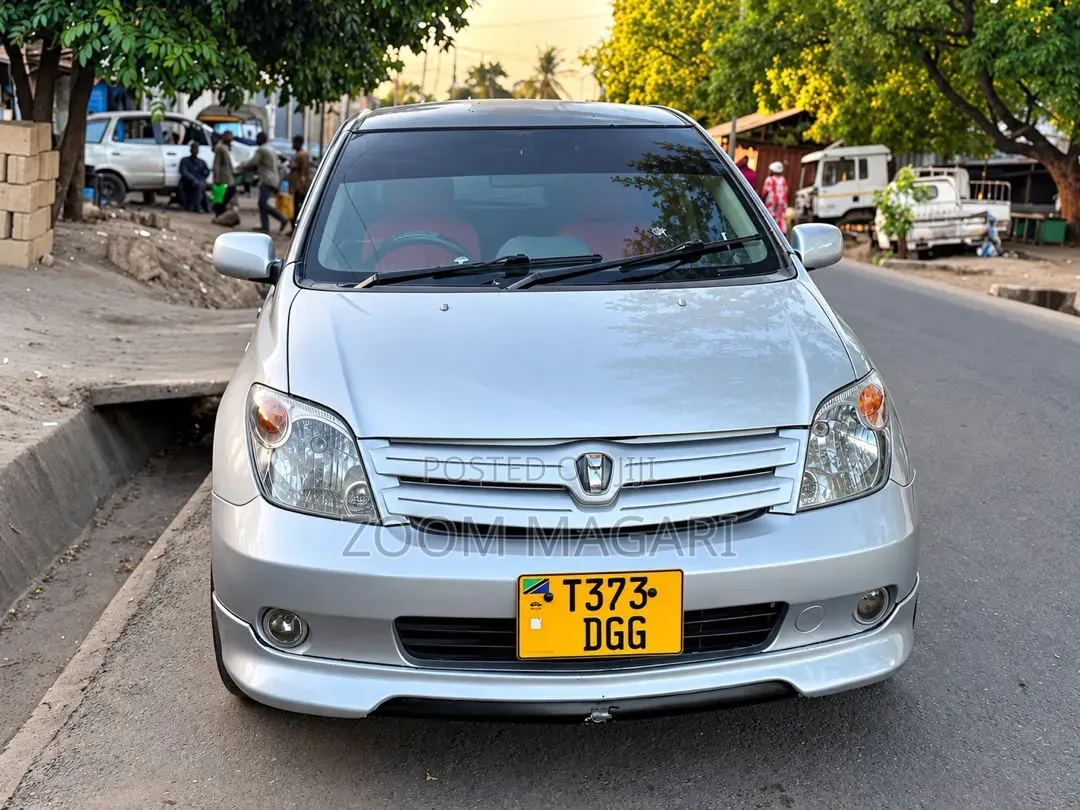 Toyota IST 2003 Silver