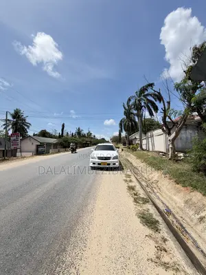 Kiwanja Kinauzwa Salasala Ushuani