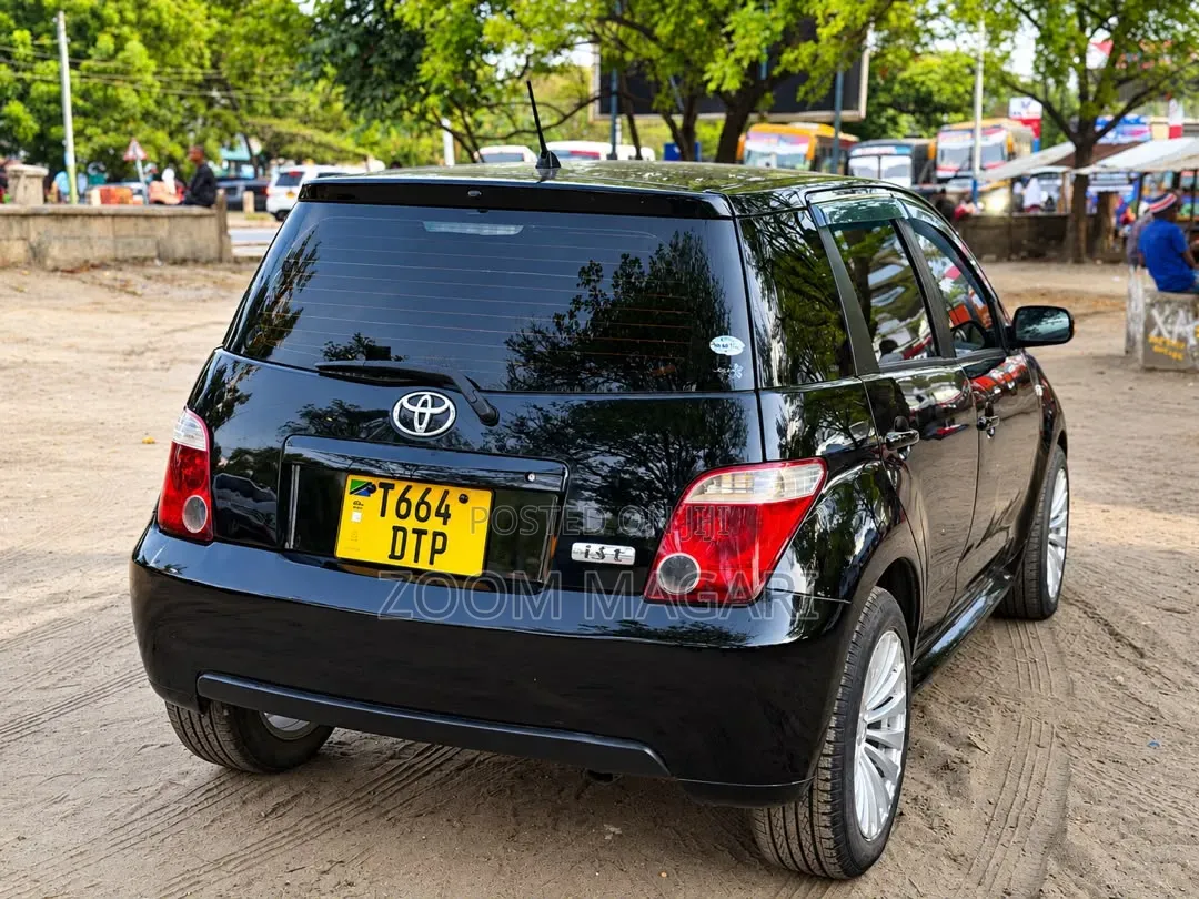 Toyota IST 2004 Black