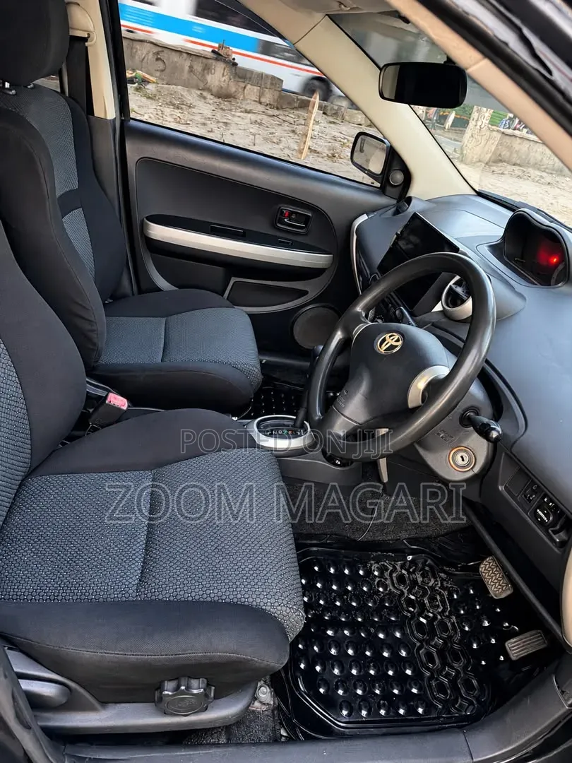 Toyota IST 2004 Black