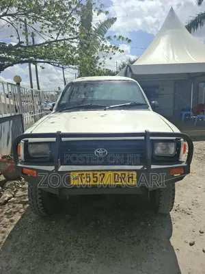 Toyota Hilux 1998 White