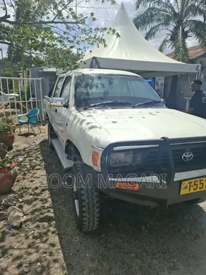 Toyota Hilux 1998 White