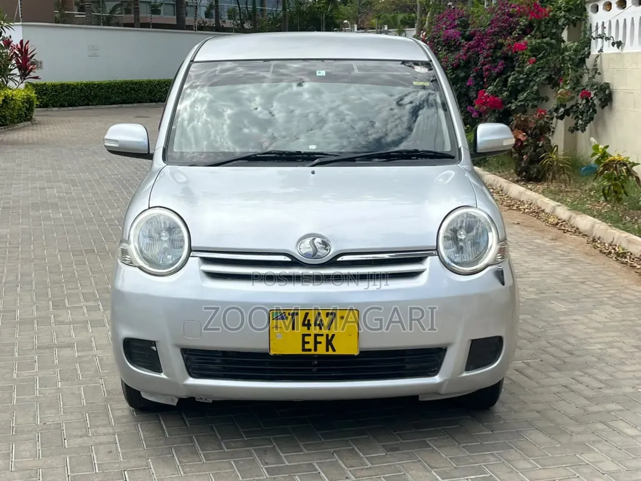Toyota Sienta 2004 Silver