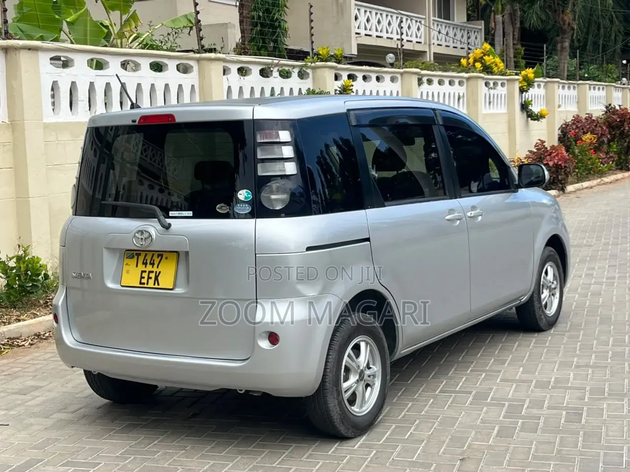 Toyota Sienta 2004 Silver