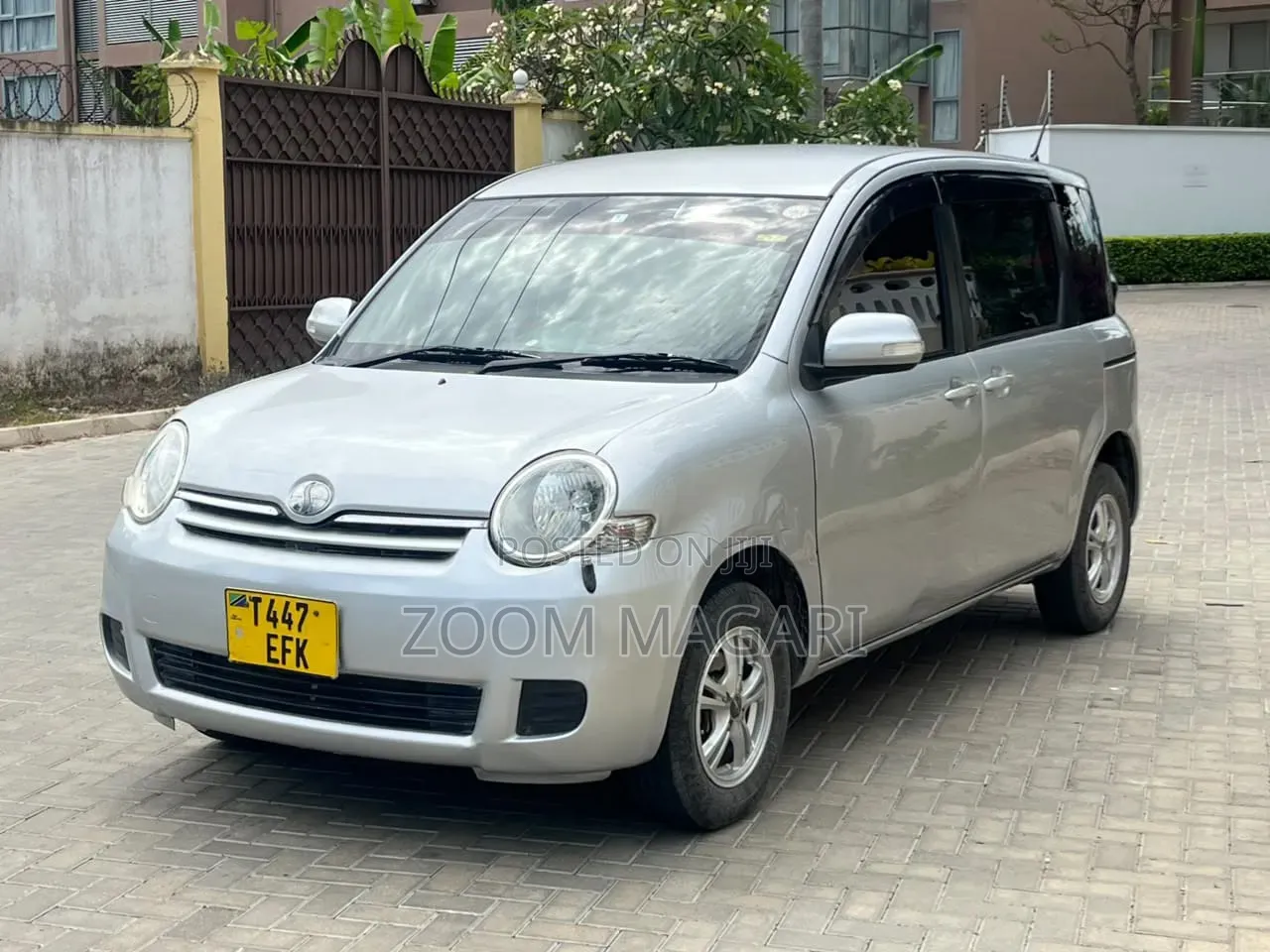 Toyota Sienta 2004 Silver