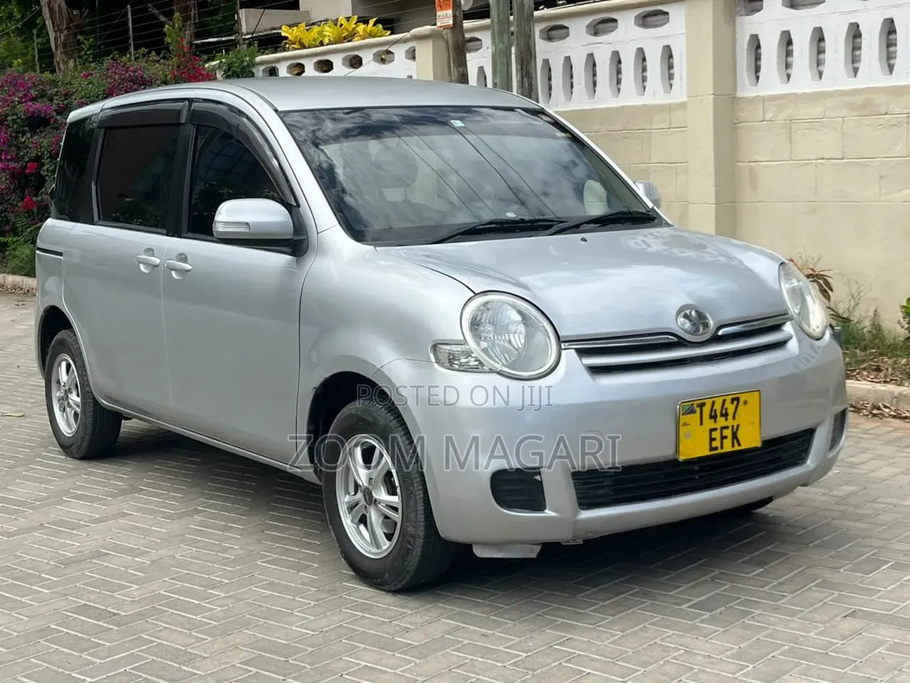 Toyota Sienta 2004 Silver