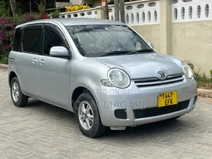 Toyota Sienta 2004 Silver