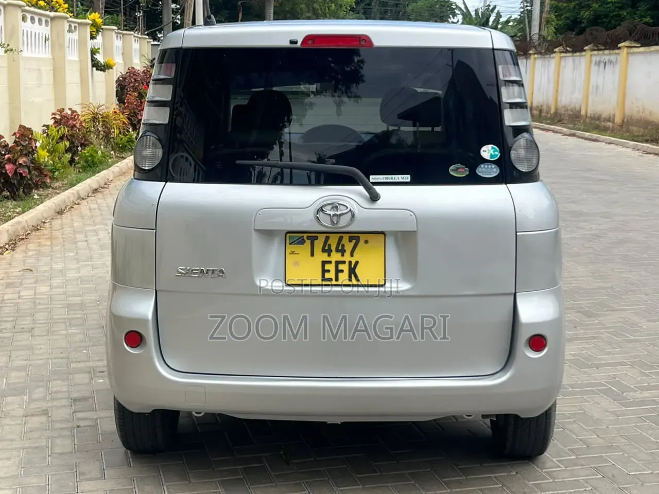 Toyota Sienta 2004 Silver