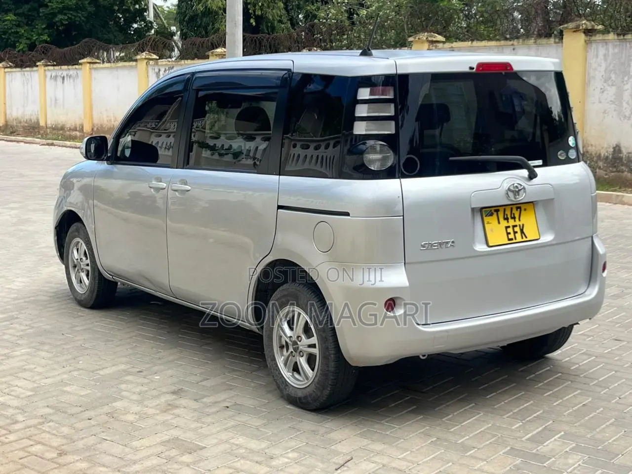 Toyota Sienta 2004 Silver