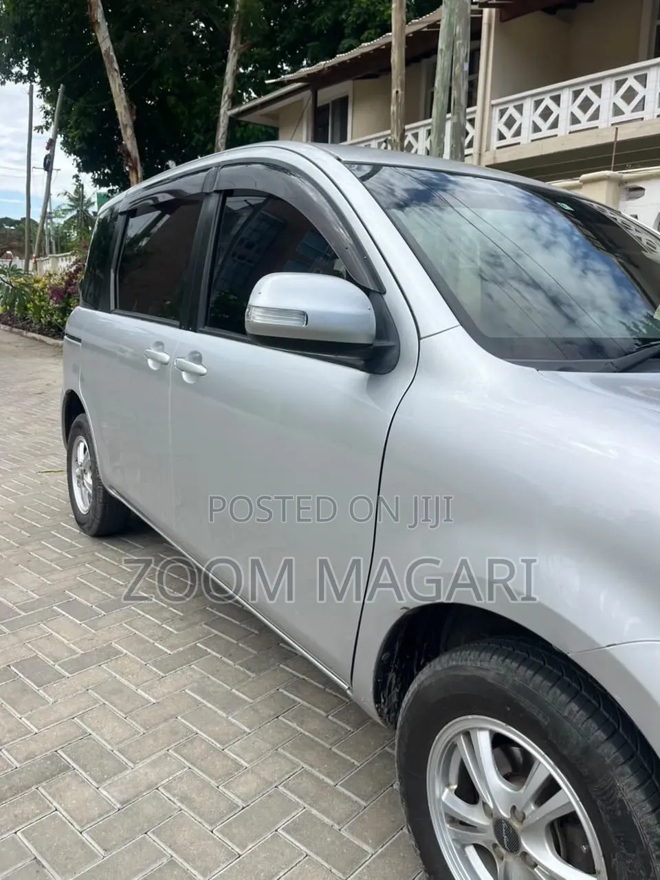 Toyota Sienta 2004 Silver