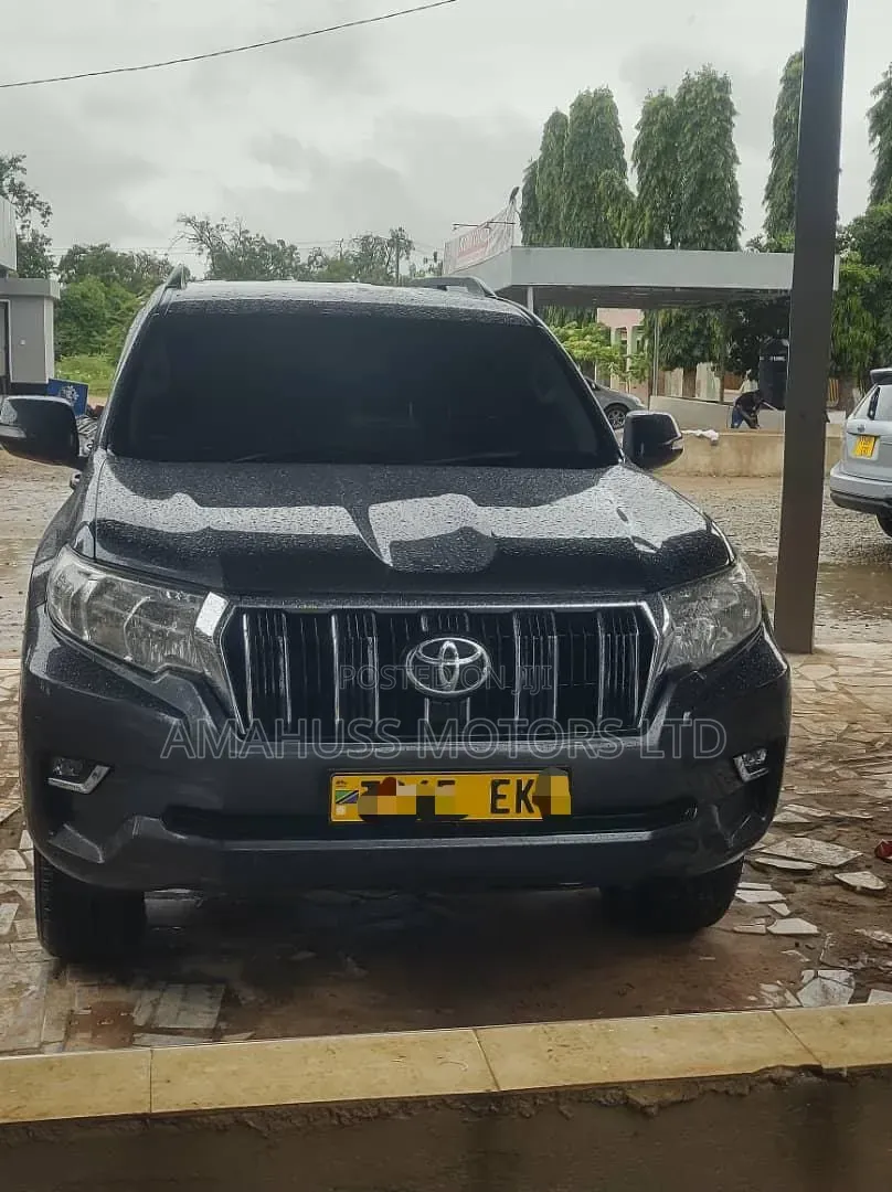 Toyota Land Cruiser Prado 2017 Gray
