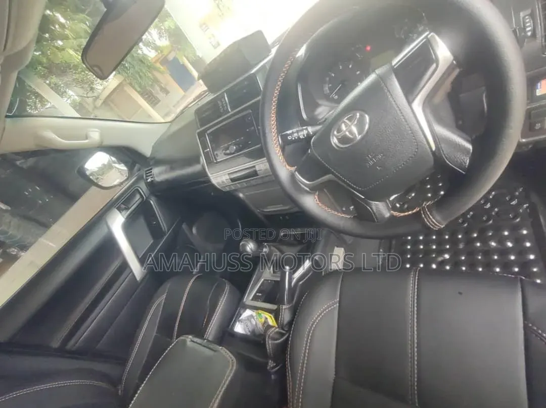 Toyota Land Cruiser Prado 2017 Gray