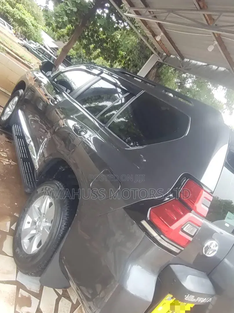 Toyota Land Cruiser Prado 2017 Gray