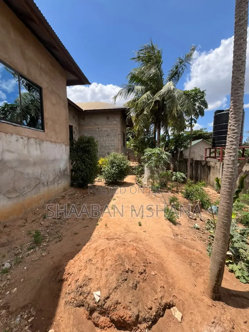 5bdrm House in Private Property, Segerea for sale
