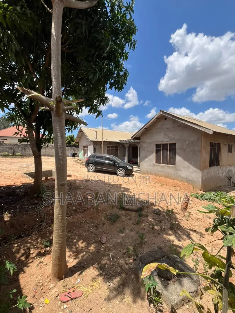 5bdrm House in Private Property, Segerea for sale
