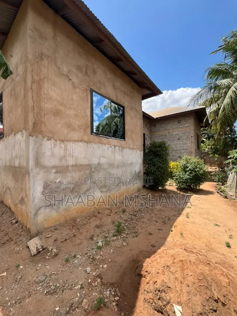 5bdrm House in Private Property, Segerea for sale