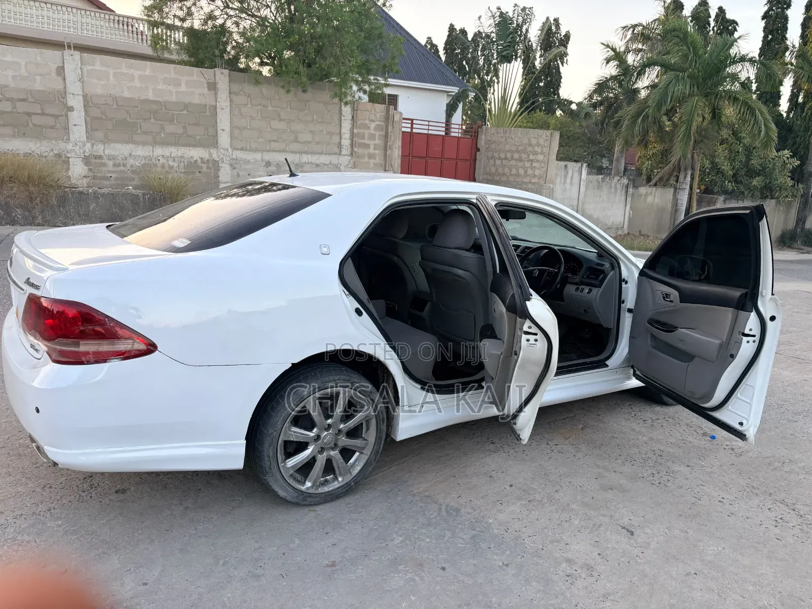 Toyota Crown 2009 White