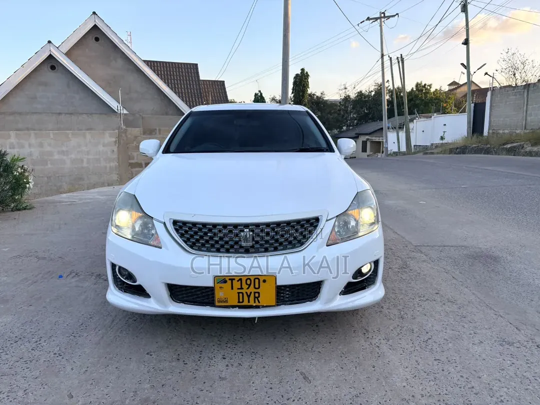 Toyota Crown 2009 White