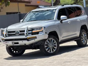 Toyota Land Cruiser Prado 2023 Off white