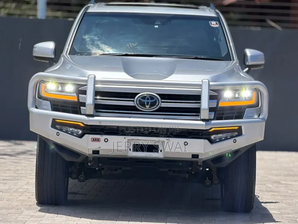 Toyota Land Cruiser Prado 2023 Off white