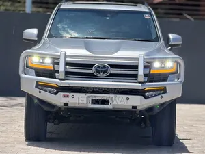 Toyota Land Cruiser Prado 2023 Off white