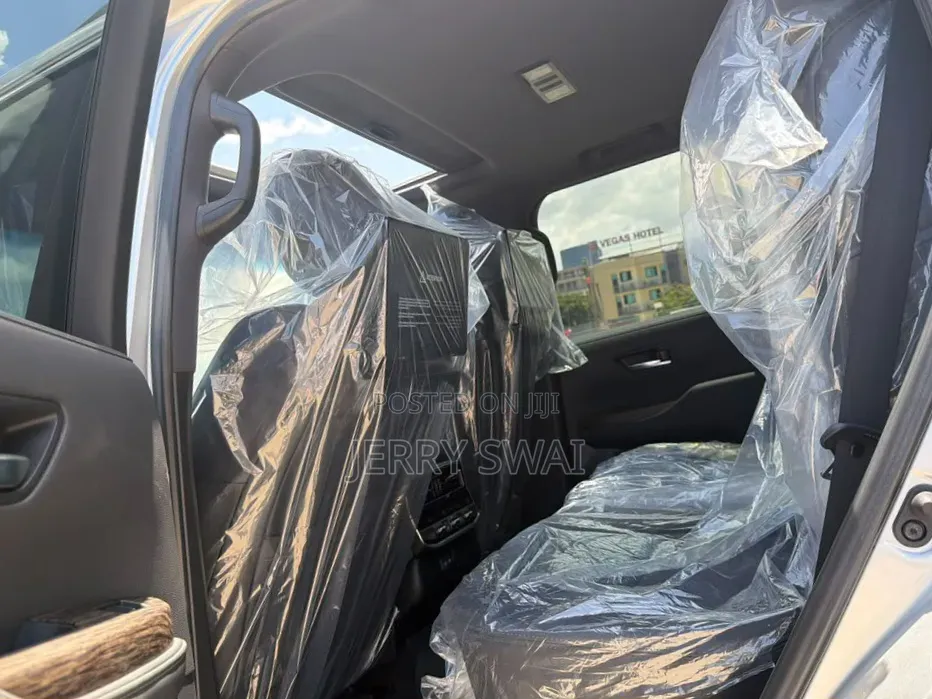 Toyota Land Cruiser Prado 2023 Off white