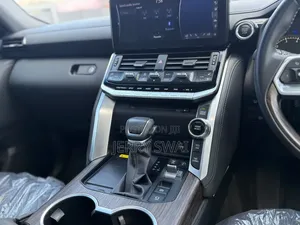 Toyota Land Cruiser Prado 2023 Off white