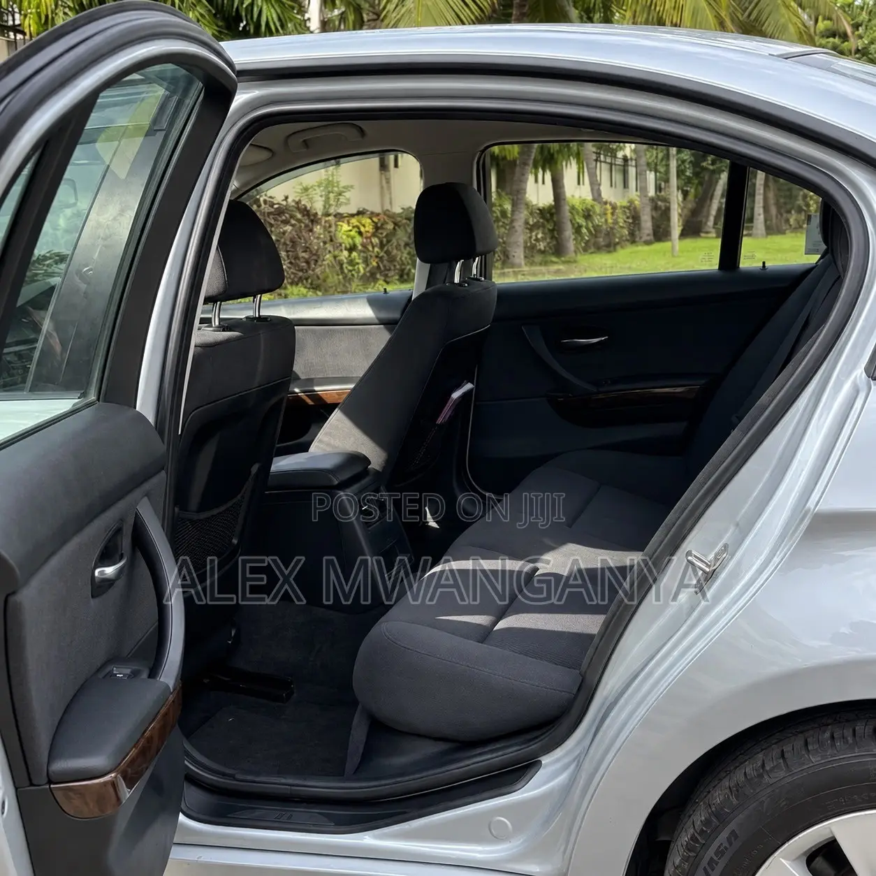 BMW 320i Sedan RWD 2010 Silver
