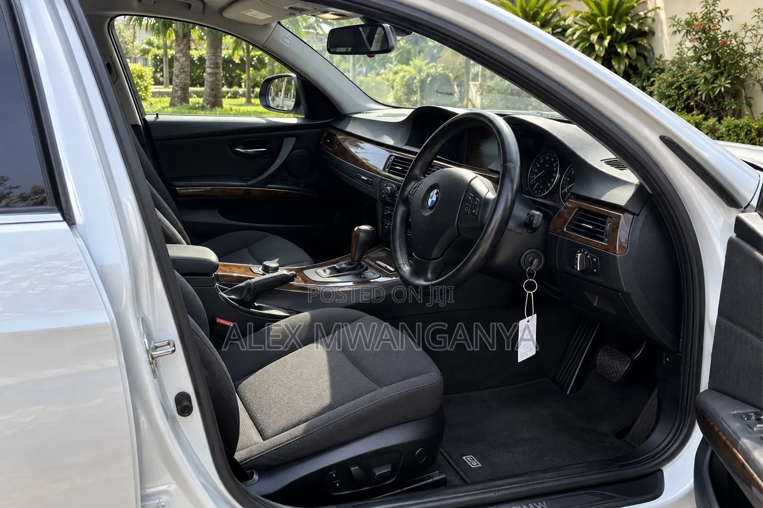 BMW 320i Sedan RWD 2010 Silver