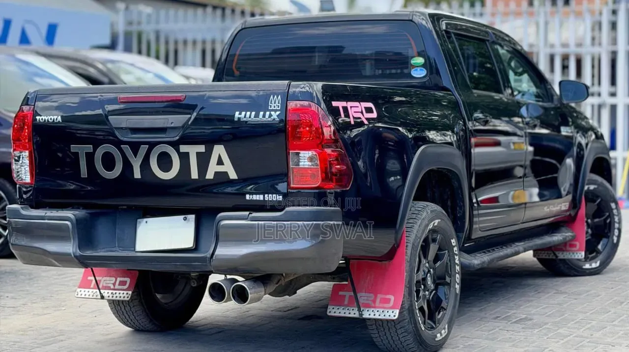 Toyota Hilux 2018 Black