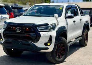 Toyota Hilux 2021 White