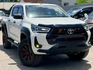 Toyota Hilux 2021 White