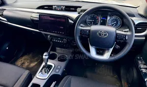Toyota Hilux 2021 White
