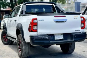 Toyota Hilux 2021 White