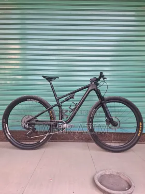 Specialized 29” Full-Suspension Mountain Bike – Electronic SRAM Gears.