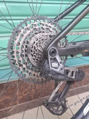 Specialized 29” Full-Suspension Mountain Bike – Electronic SRAM Gears.