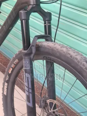 Specialized 29” Full-Suspension Mountain Bike – Electronic SRAM Gears.