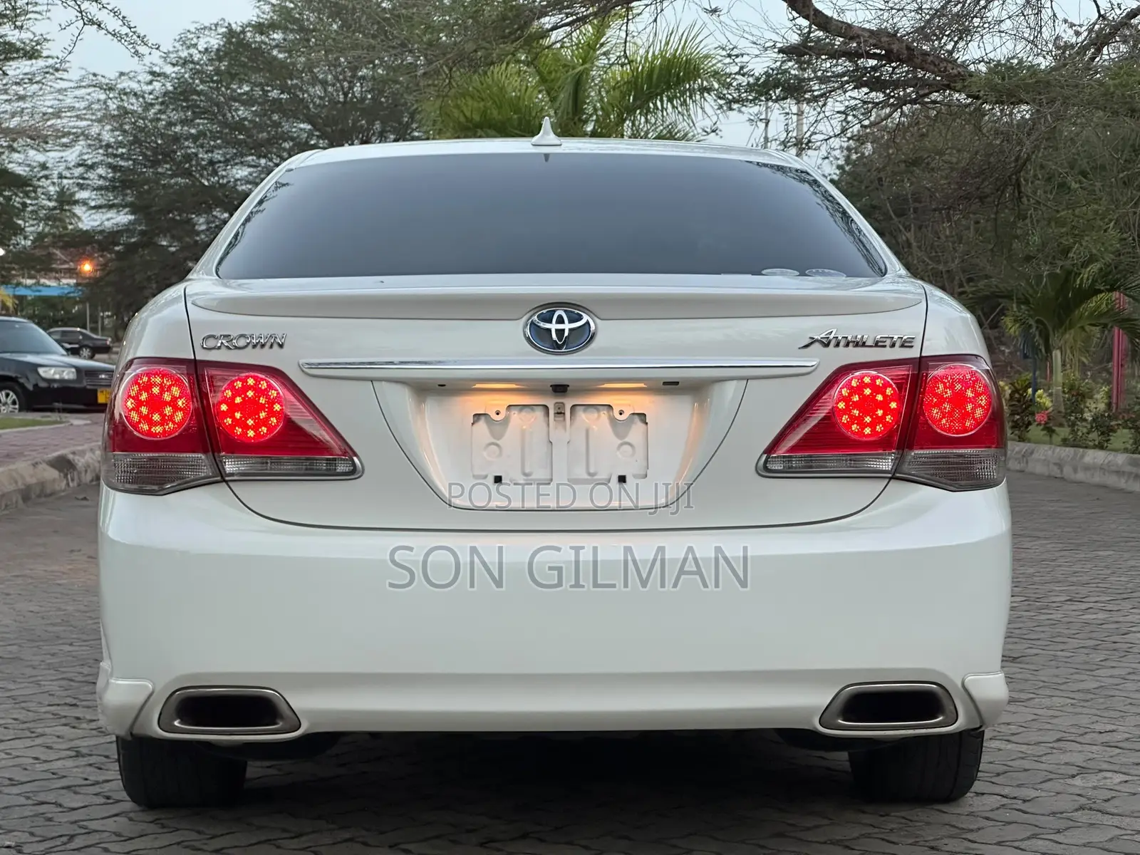 Toyota Crown 2011 White