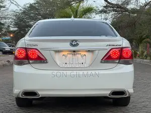 Toyota Crown 2011 White