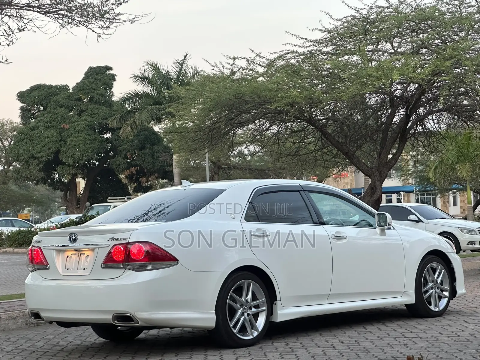 Toyota Crown 2011 White