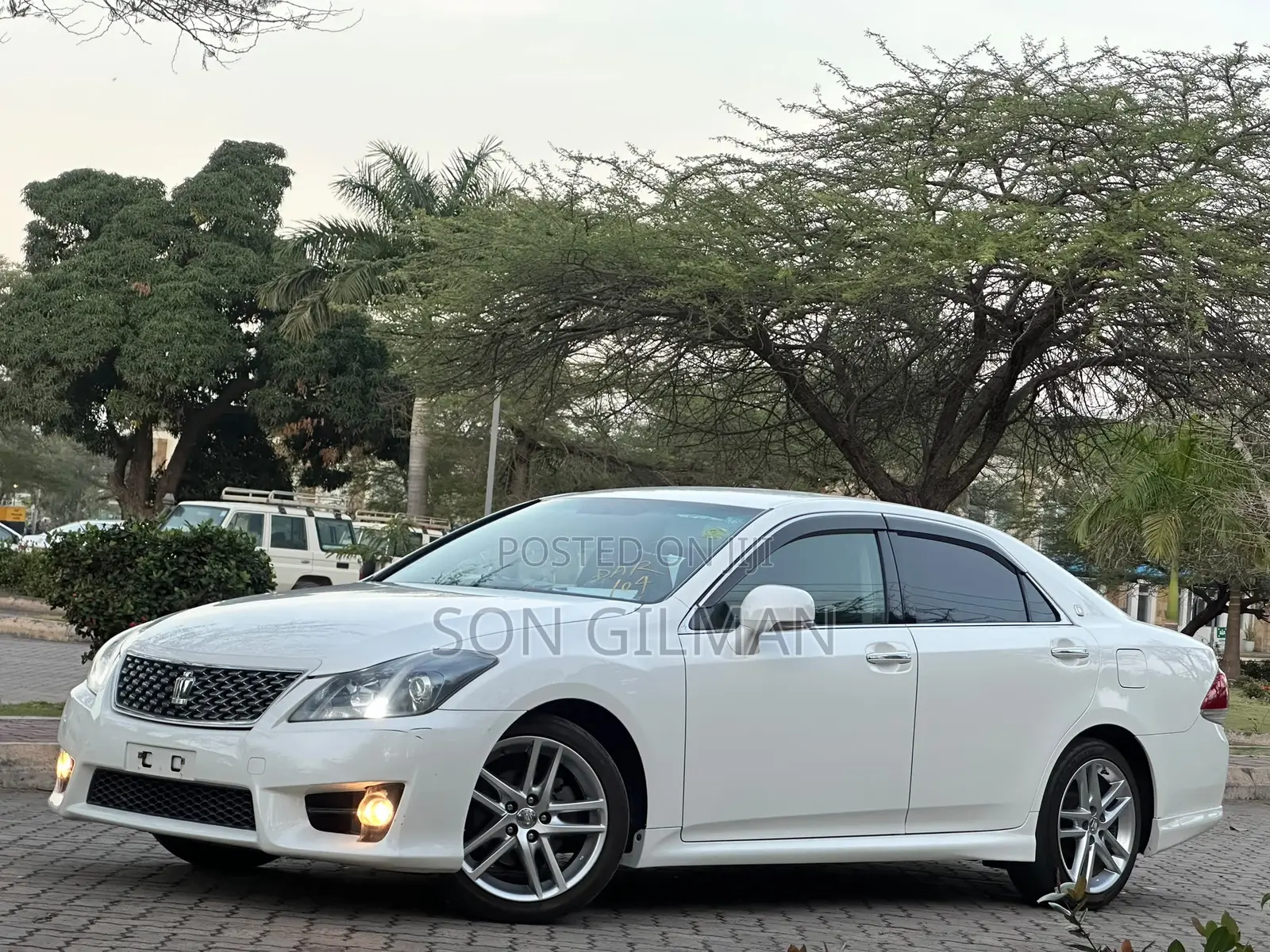 Toyota Crown 2011 White