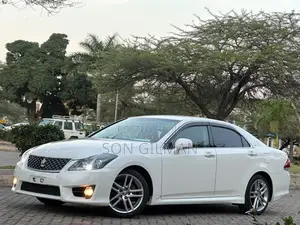 Toyota Crown 2011 White