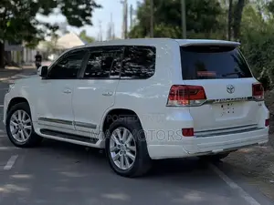 Toyota Land Cruiser 2013 White