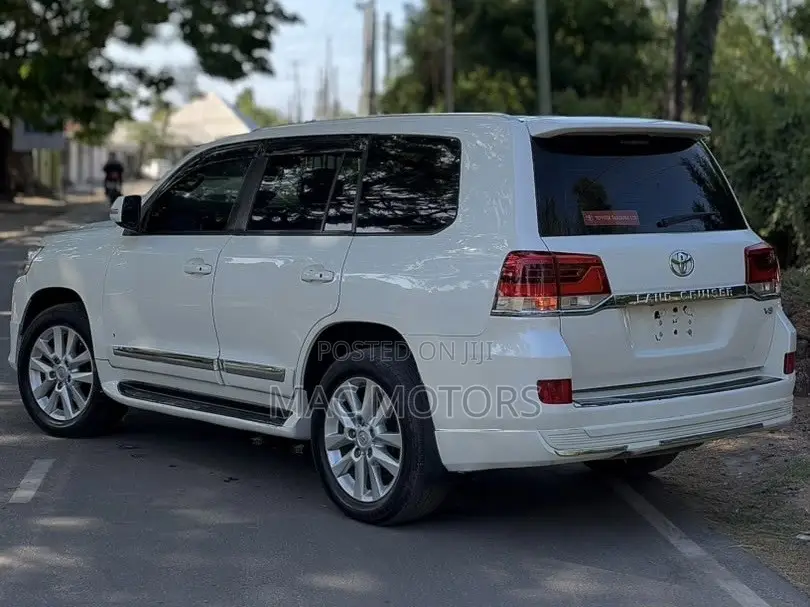 Toyota Land Cruiser 2013 White