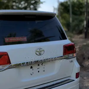 Toyota Land Cruiser 2013 White