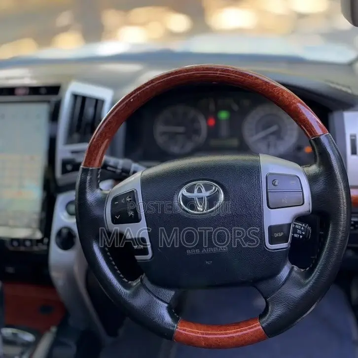 Toyota Land Cruiser 2013 White