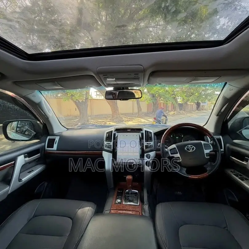 Toyota Land Cruiser 2013 White
