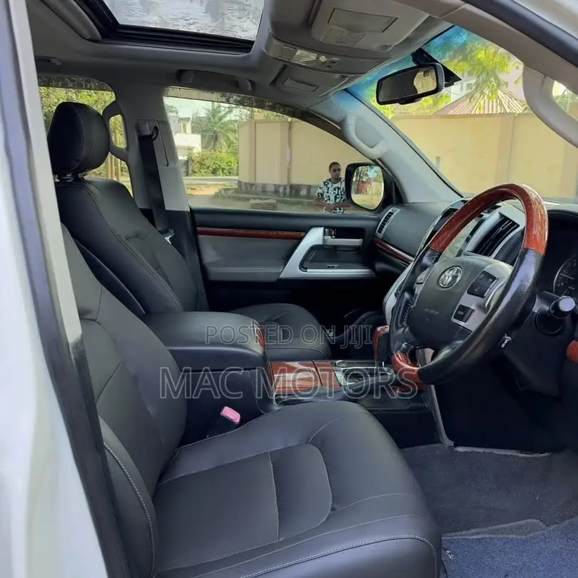 Toyota Land Cruiser 2013 White